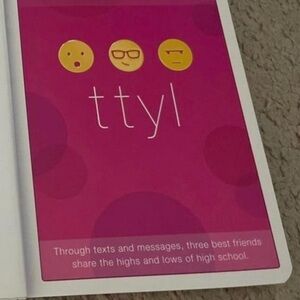 New York Times Bestselling Author
Lauren Myracle
TTYL